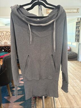 lululemon scuba gray cowl neck pullover hoodie size 6